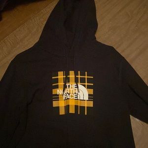 Black north face hoodie